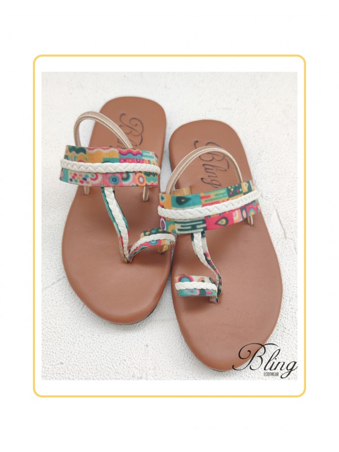 Print white kolhapuri