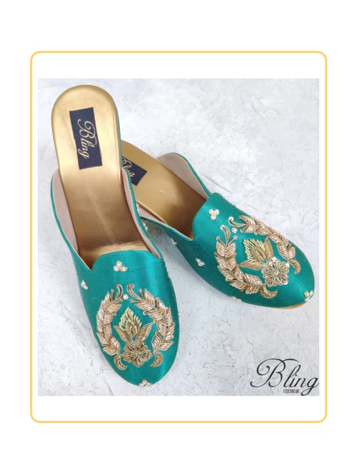 Green motif mule